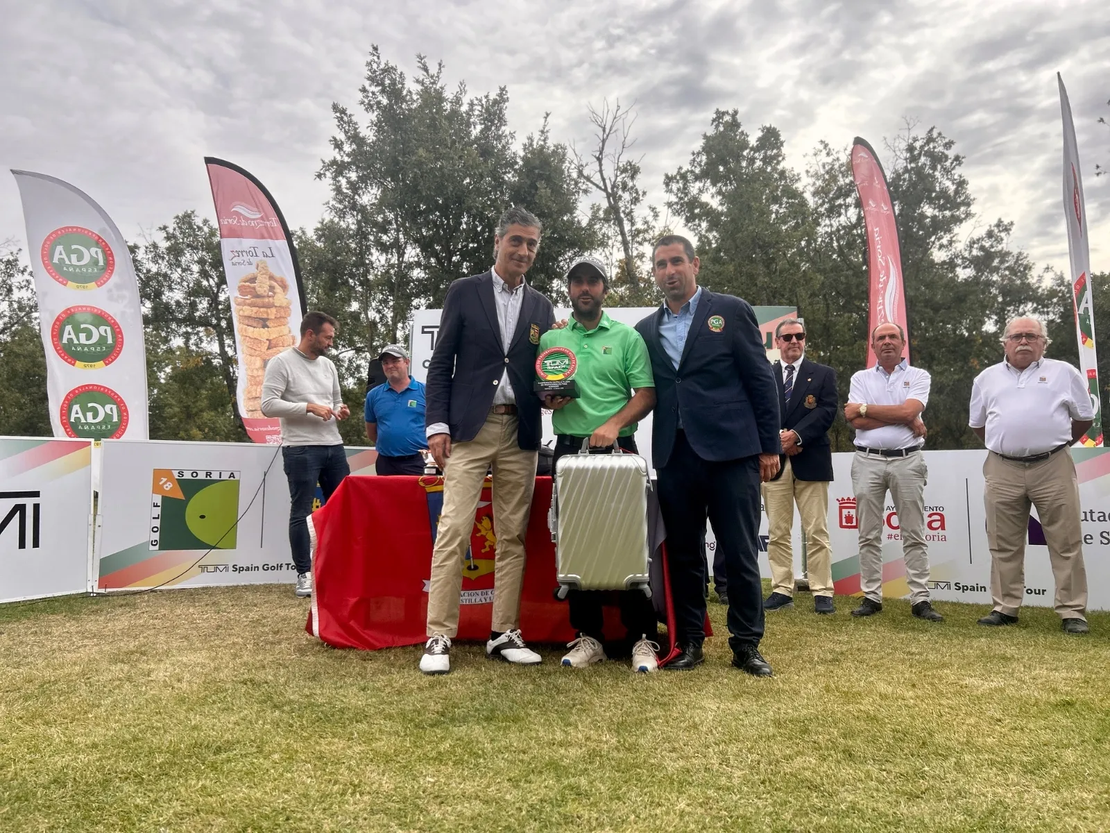 Foto 2 - Daniel Bern&aacute; se corona profeta en su tierra con un final de infarto en el Golf Soria