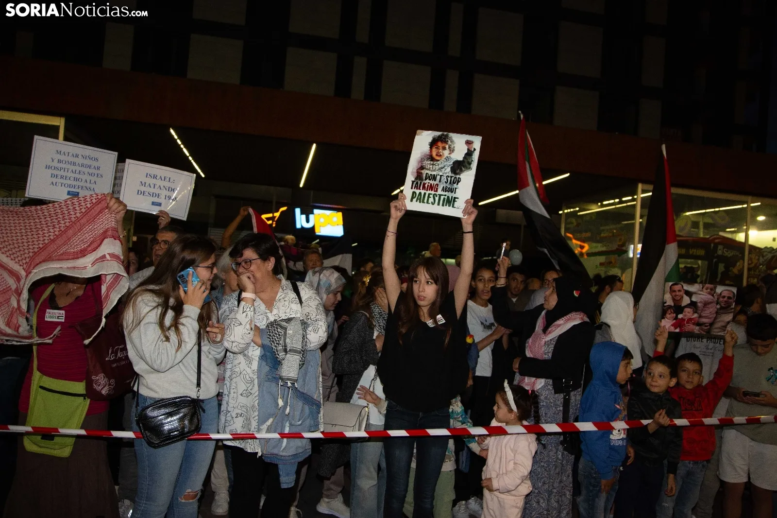 Decenas de manifestantes pro-palestina sorprenden en la procesión del patrón de Soria
