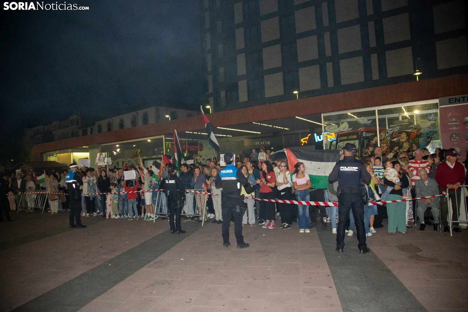 Decenas de manifestantes pro-palestina sorprenden en la procesión del patrón de Soria