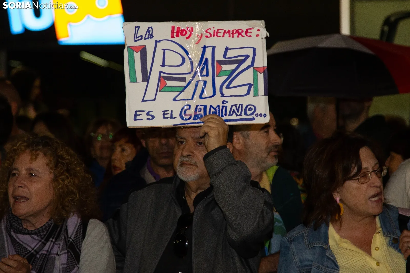Decenas de manifestantes pro-palestina sorprenden en la procesión del patrón de Soria