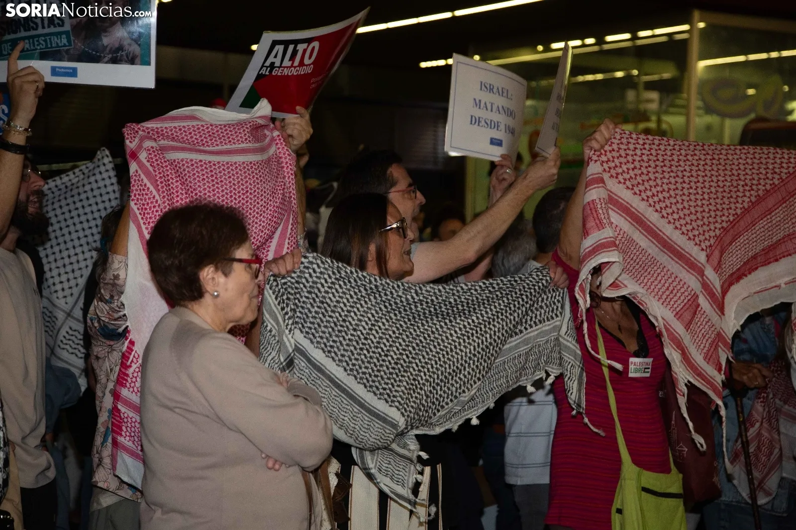 Decenas de manifestantes pro-palestina sorprenden en la procesión del patrón de Soria