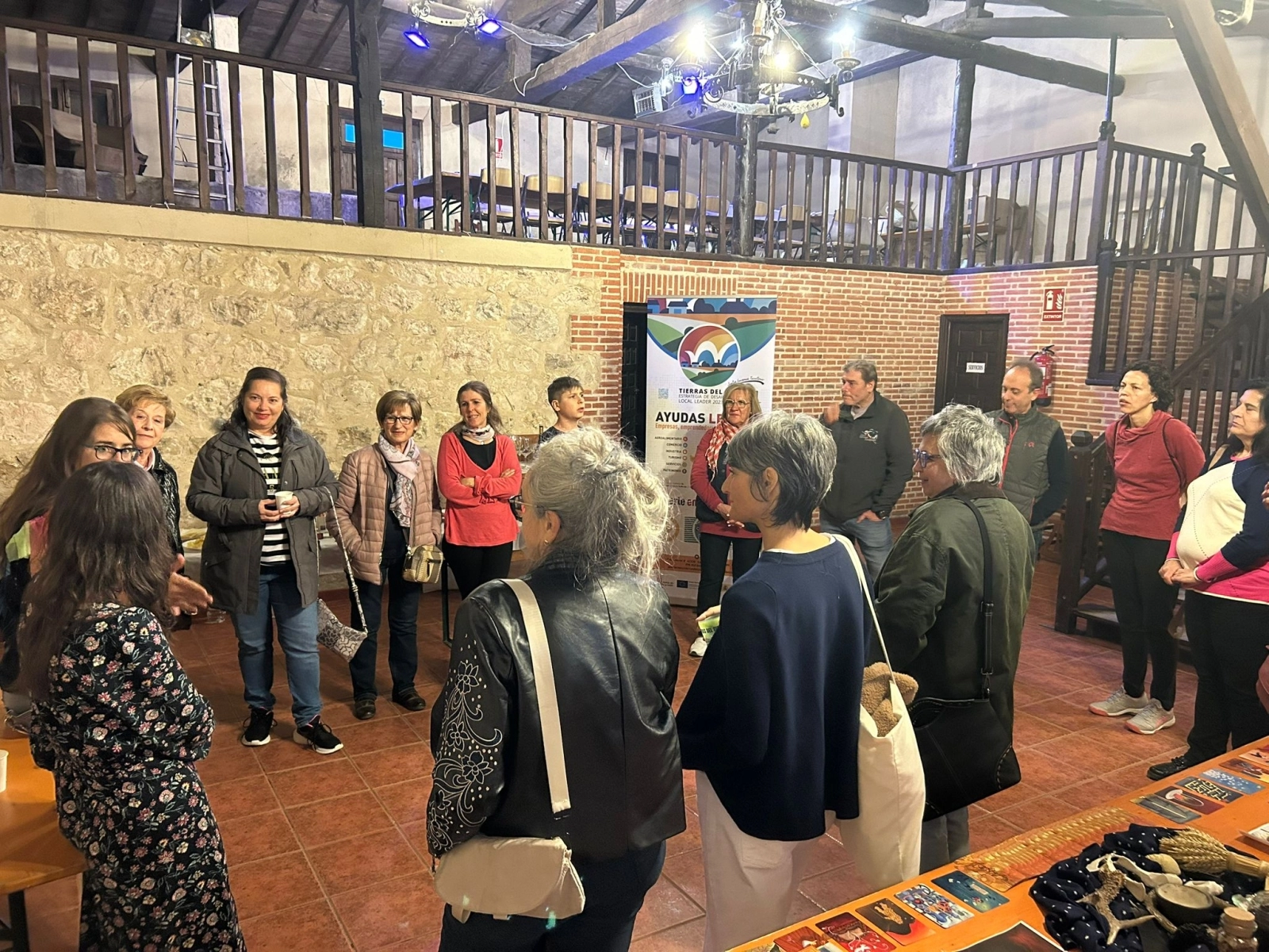 Foto 2 - Pintura de ne&oacute;n para trazar el futuro del emprendimiento rural en Soria