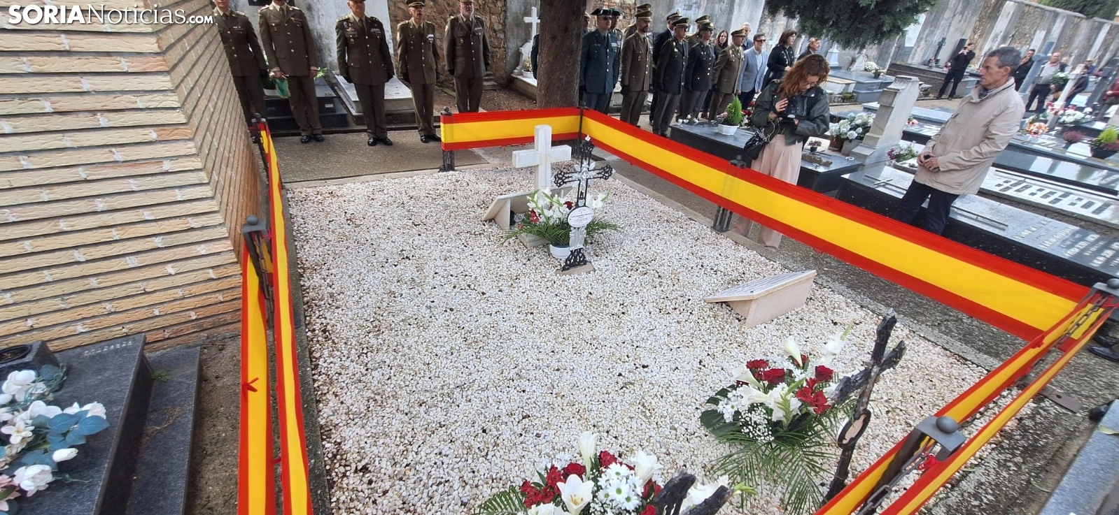 Una imagen del acto de homenaje hoy viernes en El Espino. /PC