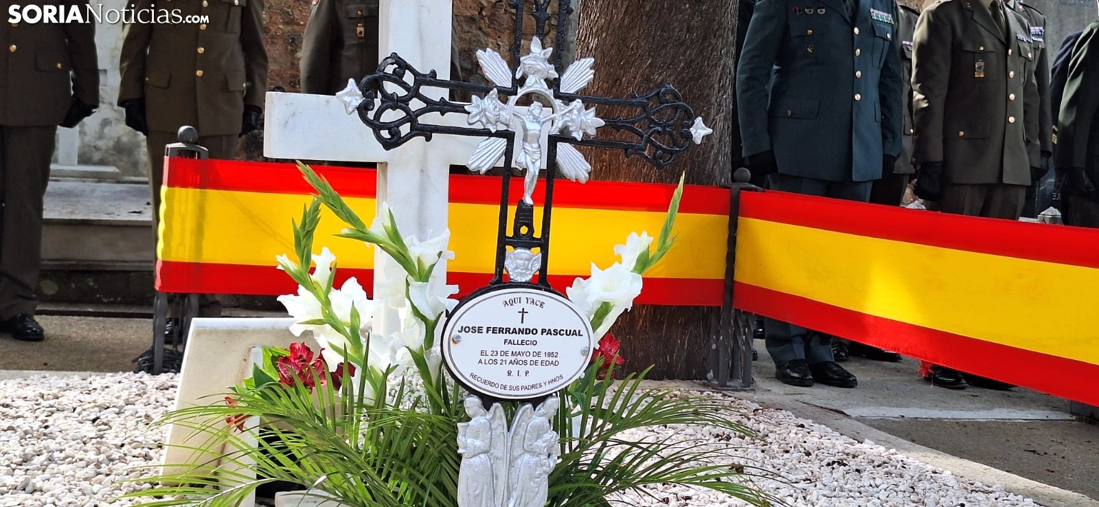 Una imagen del acto de homenaje hoy viernes en El Espino. /PC
