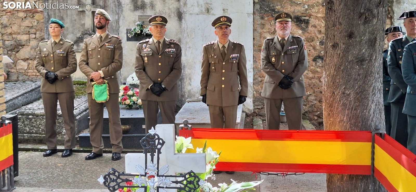 Una imagen del acto de homenaje hoy viernes en El Espino. /PC