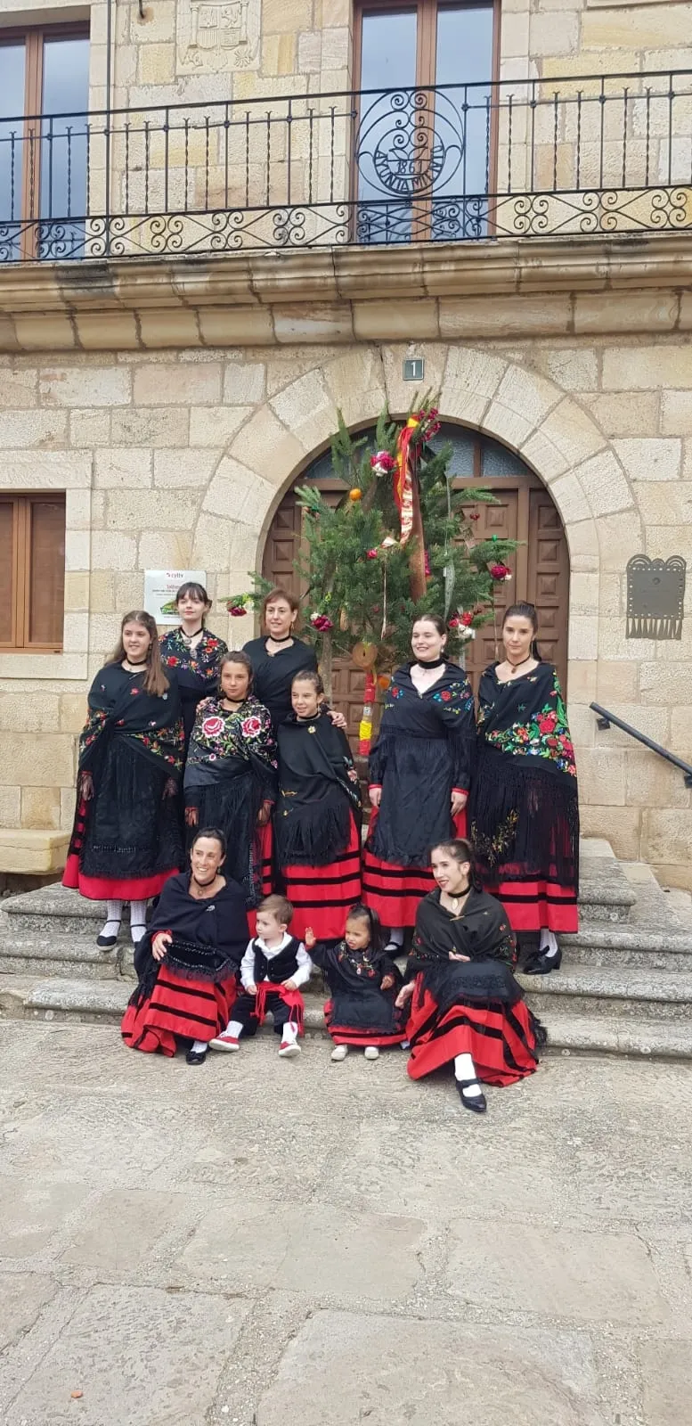 Foto 2 - De pi&ntilde;orras y cantares: la tradici&oacute;n que ha valido a Salduero el Premio Colodra Institucional