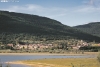 Vistas de Vinuesa desde el pantano de la Cuerda del Pozo. 