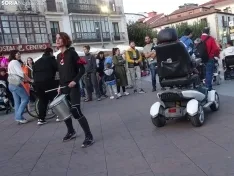 Foto 40 - CR&Oacute;NICA Y FOTOS | Una 'cacerolada' en Soria para que se oiga la voz de las personas con par&aacute;lisis cerebral