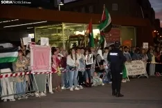 Decenas de manifestantes pro-palestina sorprenden en la procesión del patrón de Soria