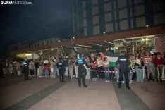 Decenas de manifestantes pro-palestina sorprenden en la procesión del patrón de Soria