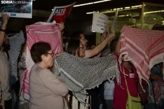 Decenas de manifestantes pro-palestina sorprenden en la procesión del patrón de Soria