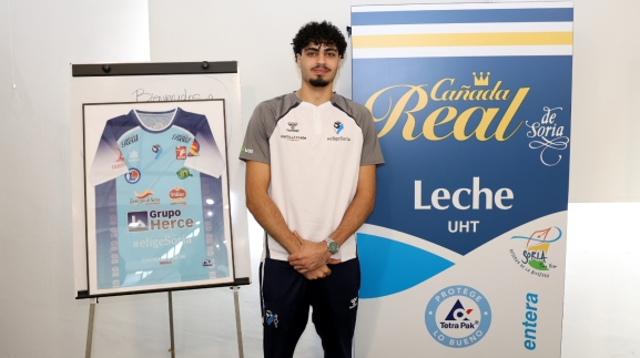 Grupo Herce presenta, en las dependencias de Cañada Real, a su nuevo fichaje: Azzdin Mimoun