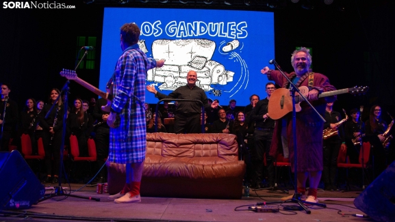 ¡Qué invento el poliespán! La improbable unión entre Los Gandules y la Banda Municipal, en fotos