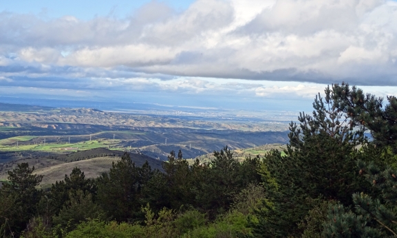 Lunes nuboso con posibilidad de algún chubasco