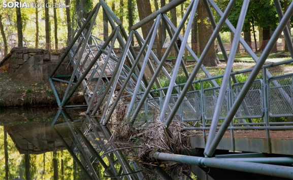El PP denuncia un año de desidia en la pasarela caída del Soto Playa