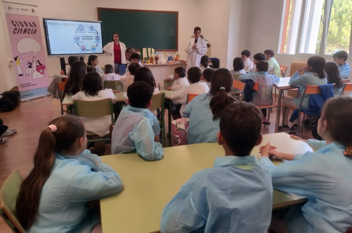 Cuatro colegios sorianos descubren la ciencia que hay en la cocina con investigadoras del CSIC
