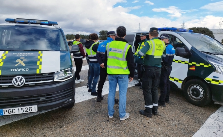 La DGT forma a las policías municipales de Soria y Almazán en procedimientos de detección de drogas en conductores 