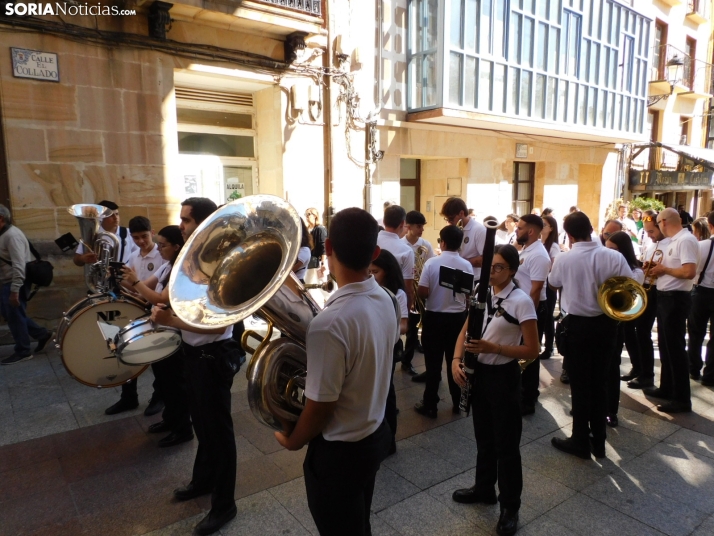 GALER&Iacute;A | Soria ya respira el ambiente festivo de San Saturio con el pasacalles de la Banda