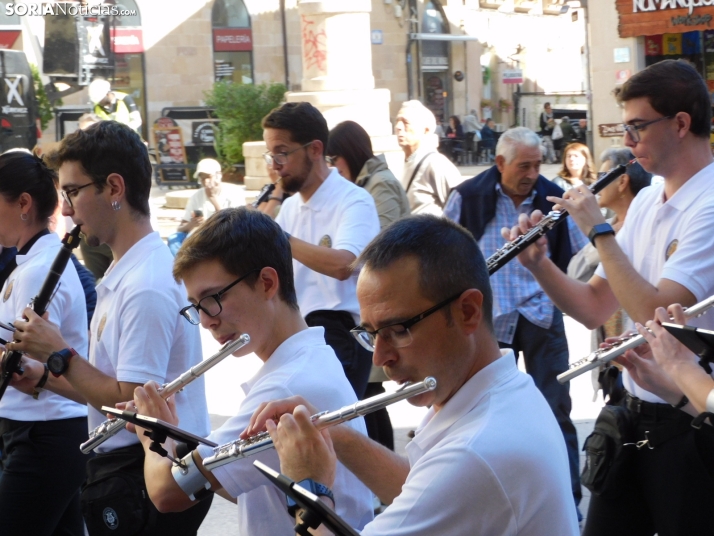 GALER&Iacute;A | Soria ya respira el ambiente festivo de San Saturio con el pasacalles de la Banda