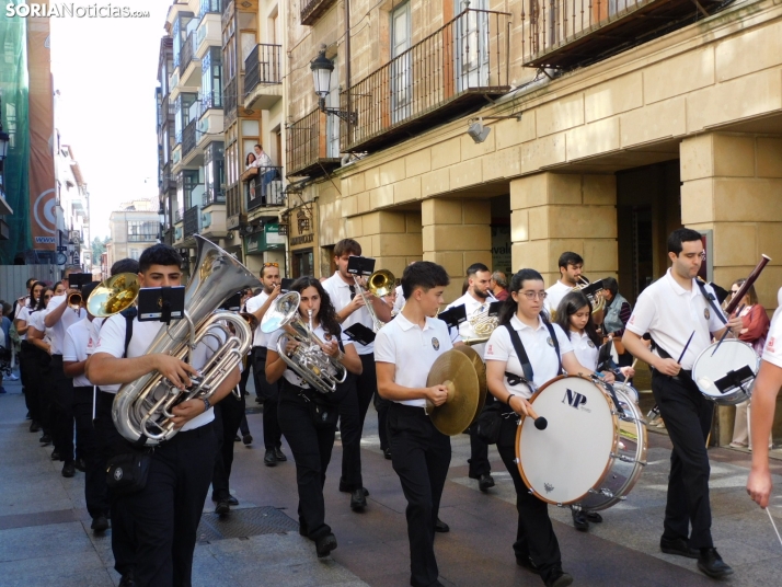 GALER&Iacute;A | Soria ya respira el ambiente festivo de San Saturio con el pasacalles de la Banda