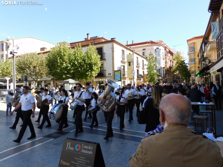 GALER&Iacute;A | Soria ya respira el ambiente festivo de San Saturio con el pasacalles de la Banda