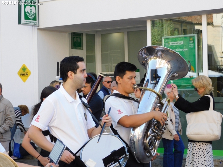 GALER&Iacute;A | Soria ya respira el ambiente festivo de San Saturio con el pasacalles de la Banda
