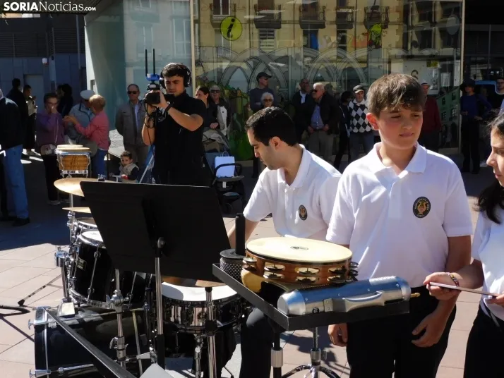 GALER&Iacute;A | Soria ya respira el ambiente festivo de San Saturio con el pasacalles de la Banda
