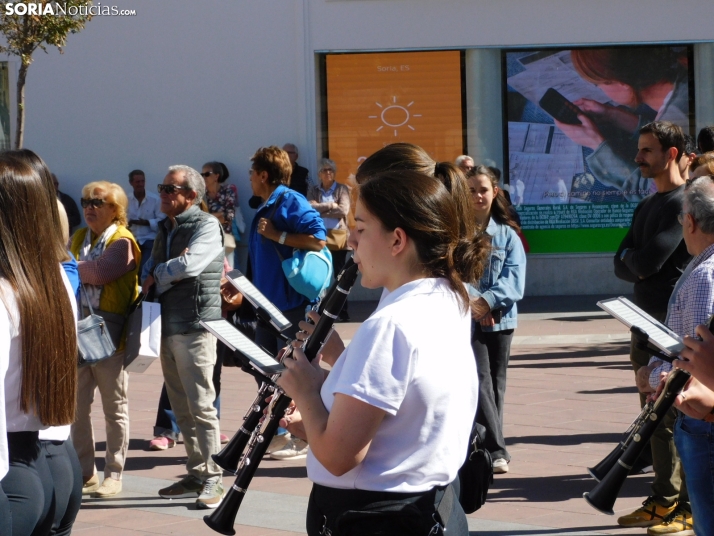 GALER&Iacute;A | Soria ya respira el ambiente festivo de San Saturio con el pasacalles de la Banda