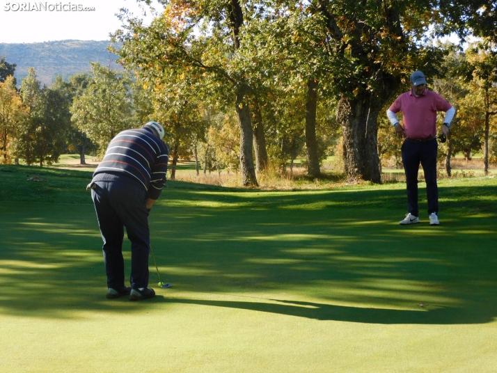 Fotos: Los golfistas de Soria ponen a prueba sus habilidades por el patr&oacute;n 