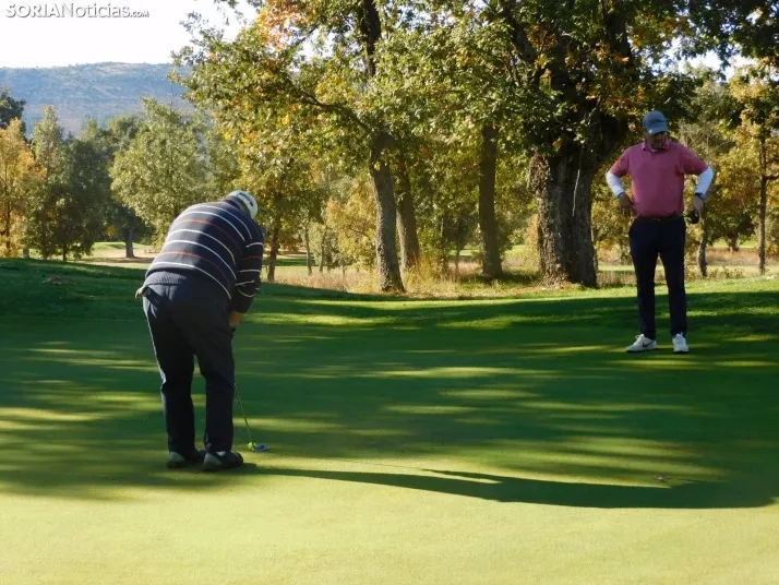 Fotos: Los golfistas de Soria ponen a prueba sus habilidades por el patr&oacute;n 