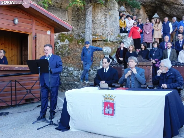 Fotos: Soria rememora una foto de 1.932 y homenajea a Antonio Machado en la ermita de San Saturio