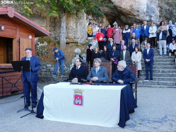 Fotos: Soria rememora una foto de 1.932 y homenajea a Antonio Machado en la ermita de San Saturio