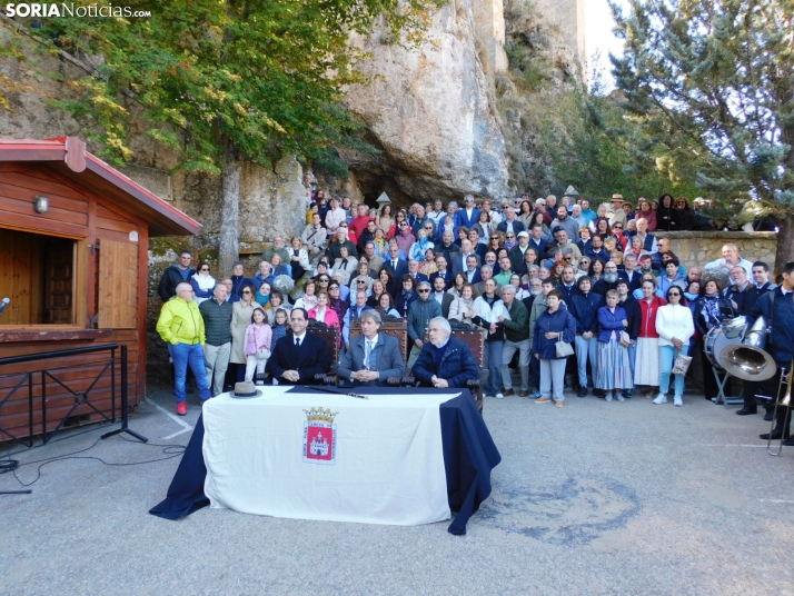 Fotos: Soria rememora una foto de 1.932 y homenajea a Antonio Machado en la ermita de San Saturio