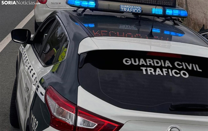 Atendido un joven tras la colisión entre un camión y un turismo en la A-2 en Medinaceli