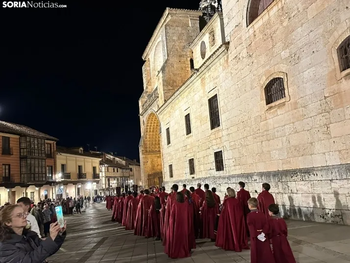 GALER&Iacute;A | Tarde hist&oacute;rica para El Burgo de Osma: 16 cofrad&iacute;as han recorrido sus calles