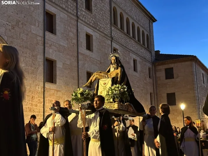 GALER&Iacute;A | Tarde hist&oacute;rica para El Burgo de Osma: 16 cofrad&iacute;as han recorrido sus calles