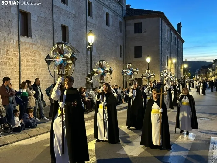GALER&Iacute;A | Tarde hist&oacute;rica para El Burgo de Osma: 16 cofrad&iacute;as han recorrido sus calles