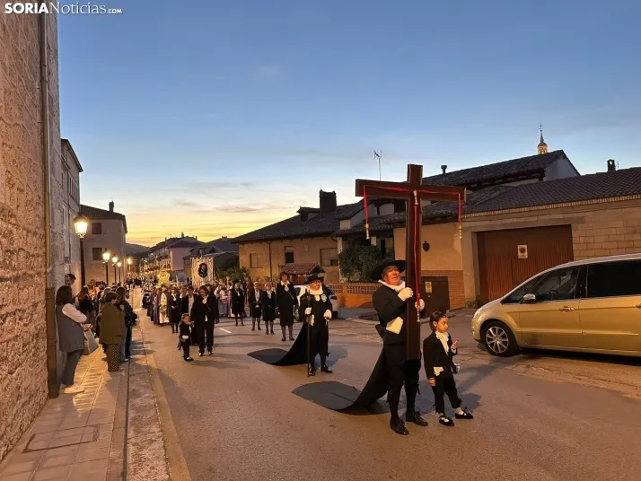 GALER&Iacute;A | Tarde hist&oacute;rica para El Burgo de Osma: 16 cofrad&iacute;as han recorrido sus calles