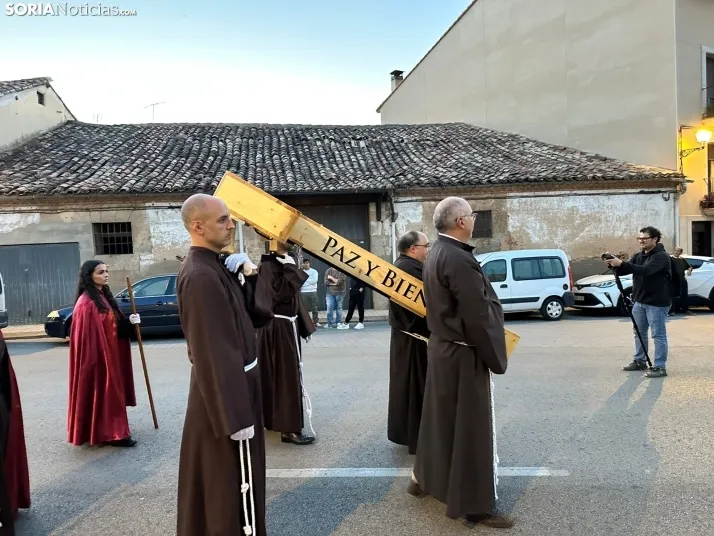 GALER&Iacute;A | Tarde hist&oacute;rica para El Burgo de Osma: 16 cofrad&iacute;as han recorrido sus calles