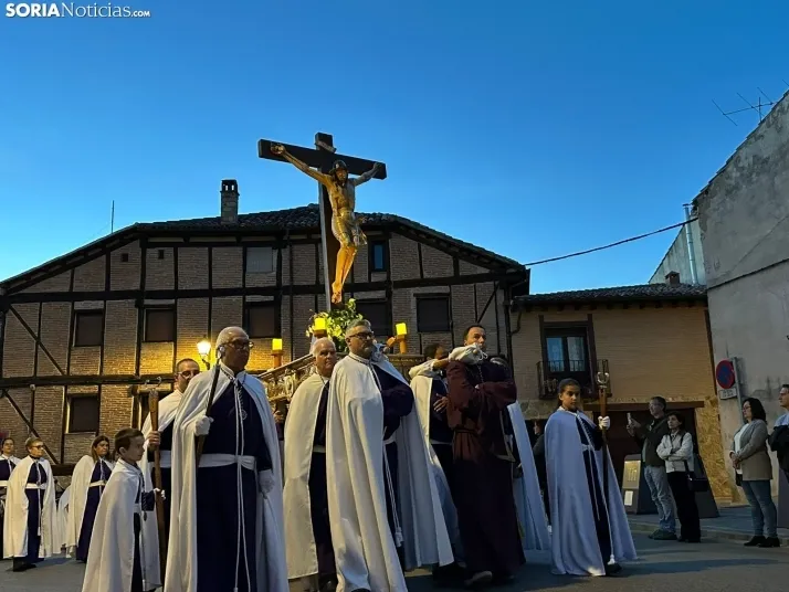 GALER&Iacute;A | Tarde hist&oacute;rica para El Burgo de Osma: 16 cofrad&iacute;as han recorrido sus calles