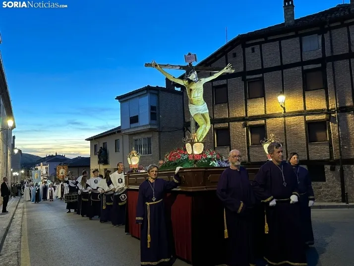 GALER&Iacute;A | Tarde hist&oacute;rica para El Burgo de Osma: 16 cofrad&iacute;as han recorrido sus calles