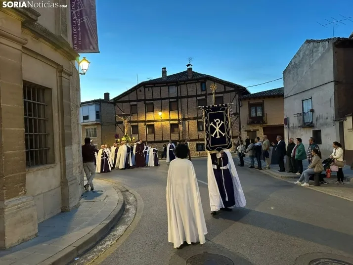 GALER&Iacute;A | Tarde hist&oacute;rica para El Burgo de Osma: 16 cofrad&iacute;as han recorrido sus calles