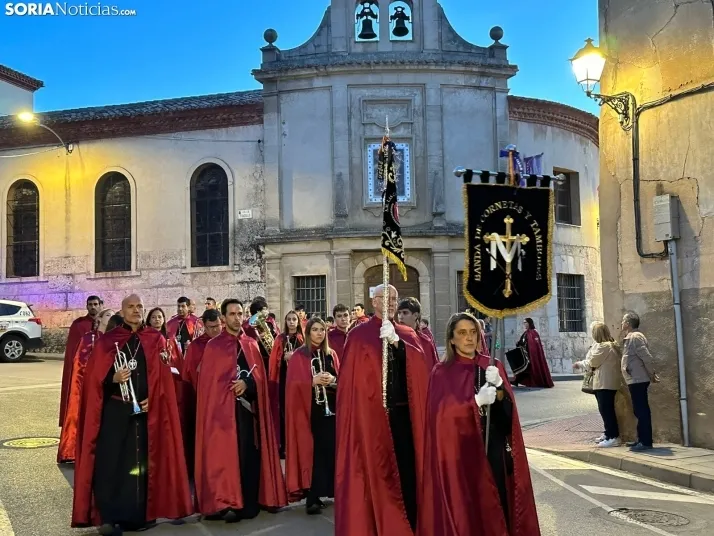 GALER&Iacute;A | Tarde hist&oacute;rica para El Burgo de Osma: 16 cofrad&iacute;as han recorrido sus calles