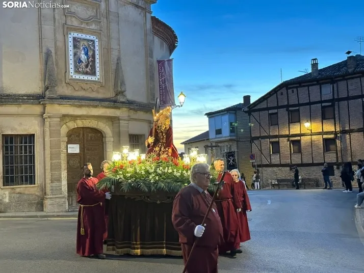 GALER&Iacute;A | Tarde hist&oacute;rica para El Burgo de Osma: 16 cofrad&iacute;as han recorrido sus calles