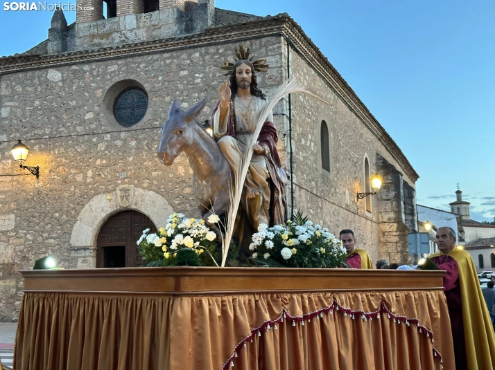 GALER&Iacute;A | Tarde hist&oacute;rica para El Burgo de Osma: 16 cofrad&iacute;as han recorrido sus calles