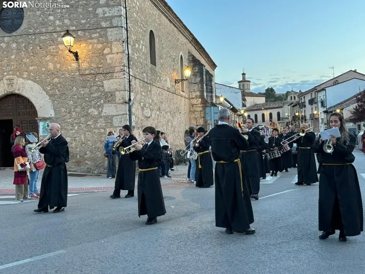 GALER&Iacute;A | Tarde hist&oacute;rica para El Burgo de Osma: 16 cofrad&iacute;as han recorrido sus calles