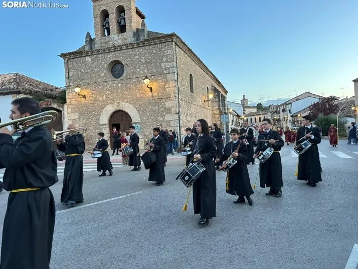 GALER&Iacute;A | Tarde hist&oacute;rica para El Burgo de Osma: 16 cofrad&iacute;as han recorrido sus calles