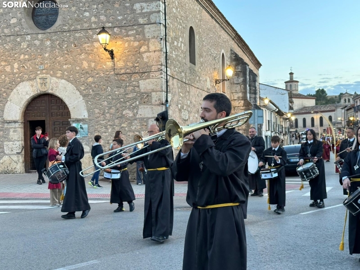 GALER&Iacute;A | Tarde hist&oacute;rica para El Burgo de Osma: 16 cofrad&iacute;as han recorrido sus calles