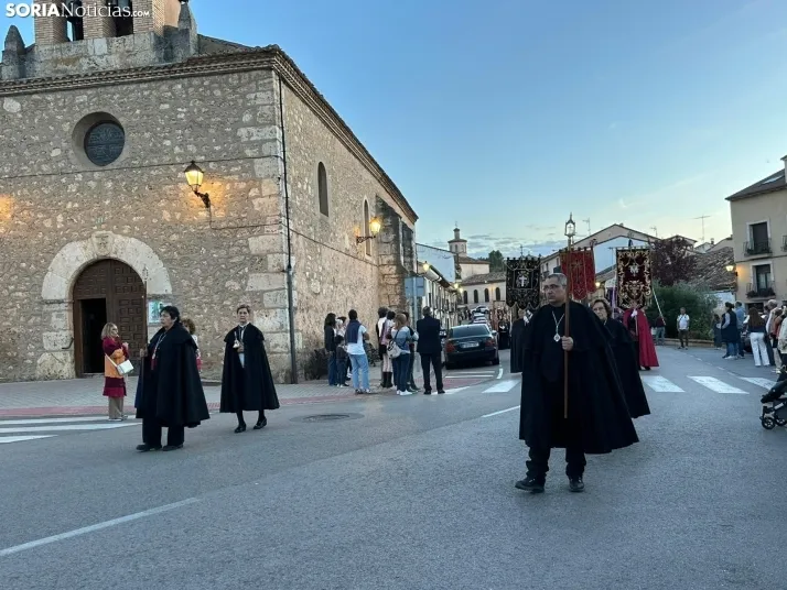 GALER&Iacute;A | Tarde hist&oacute;rica para El Burgo de Osma: 16 cofrad&iacute;as han recorrido sus calles