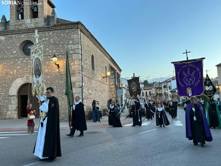GALER&Iacute;A | Tarde hist&oacute;rica para El Burgo de Osma: 16 cofrad&iacute;as han recorrido sus calles